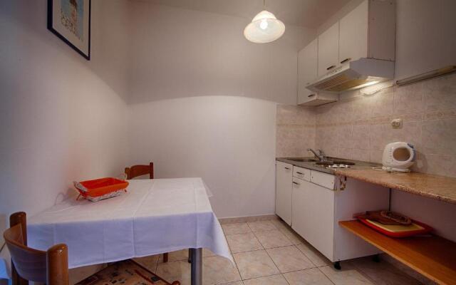 Apartments Malo Lago