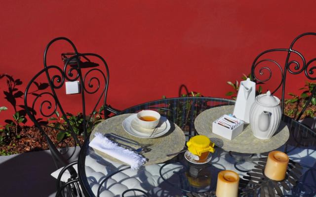 Confluentia - Believe It or Not Apartments