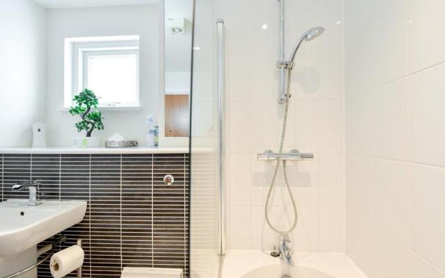 Swansea Marina - Sleeps 4 - Underground parking