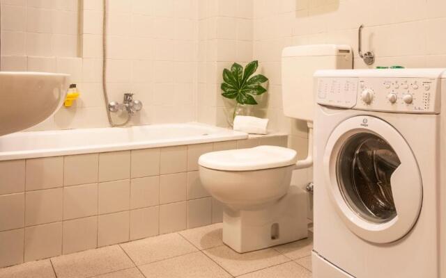 JOIVY Charming Flat Near Train Station