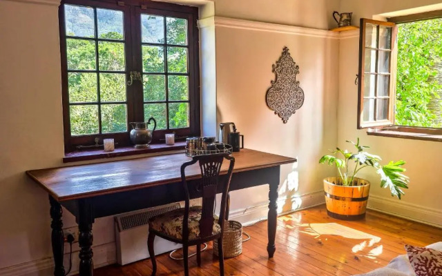 19 Glenhof Road House