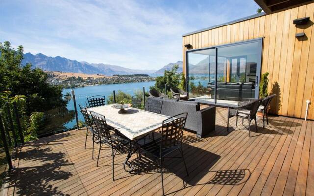 Amour Queenstown Bed and Breakfast