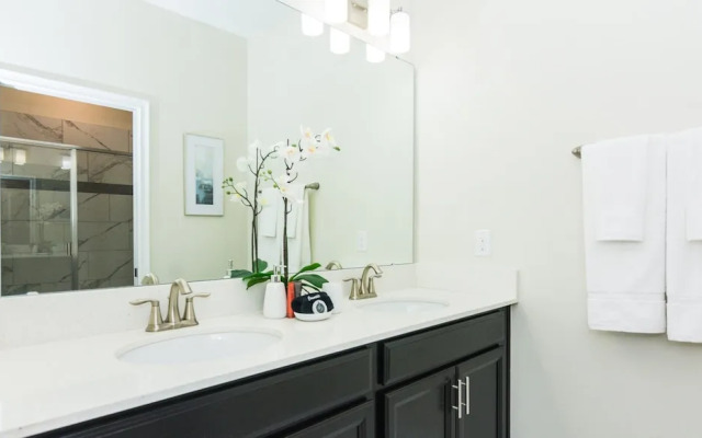 Fancy Family Home at Championsgate Chg101