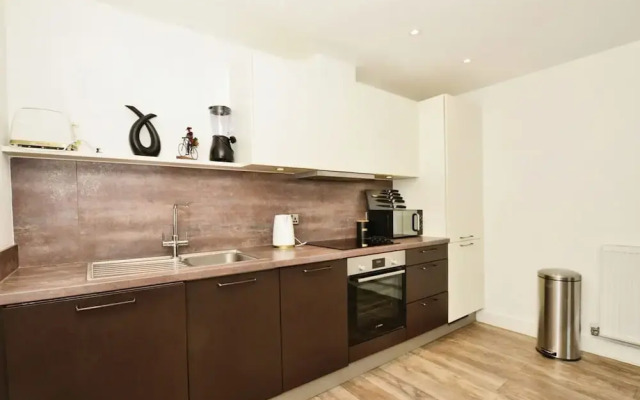 Sleek 2 Bedroom Apartment - Sofa-bed - Ashford