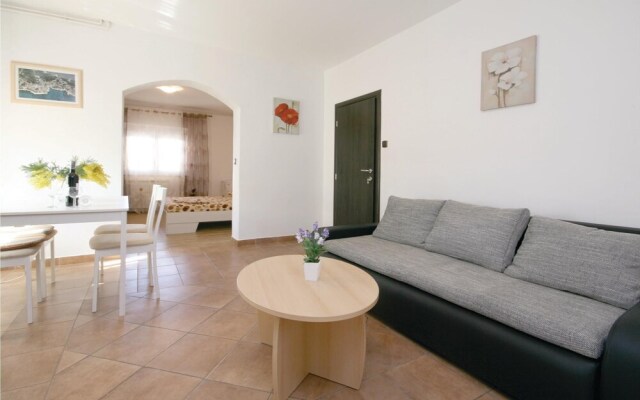 Beautiful Home in Brodarica With Wifi and 4 Bedrooms