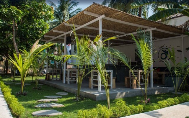 Dpm Gili T Diving Hostel & Bar