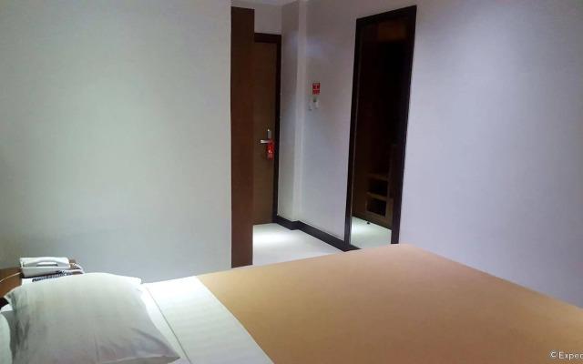 ZEN Rooms West Makati Hotel