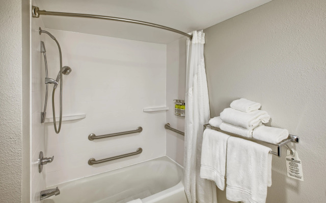Holiday Inn Express & Suites Raleigh North - Wake Forest by IHG