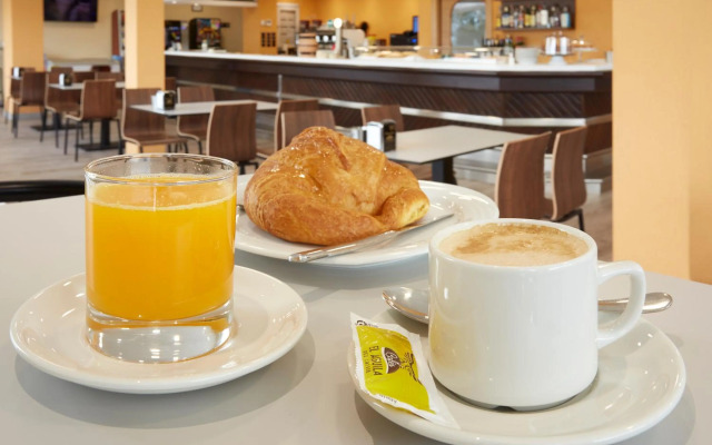 Hotel Arias Aeropuerto