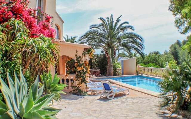 Sola - pretty holiday property with garden and private pool in Benissa
