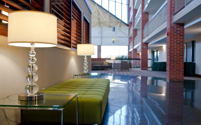 Holiday Inn Oakville Centre by IHG