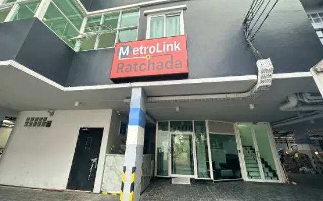 Metro Link Ratchada Hotel