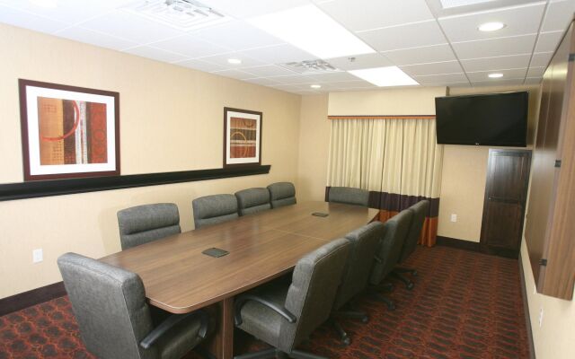 Hampton Inn & Suites by Hilton Fargo Medical Center