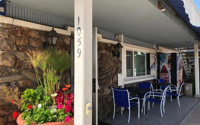 The Shores Inn and Beach Houses