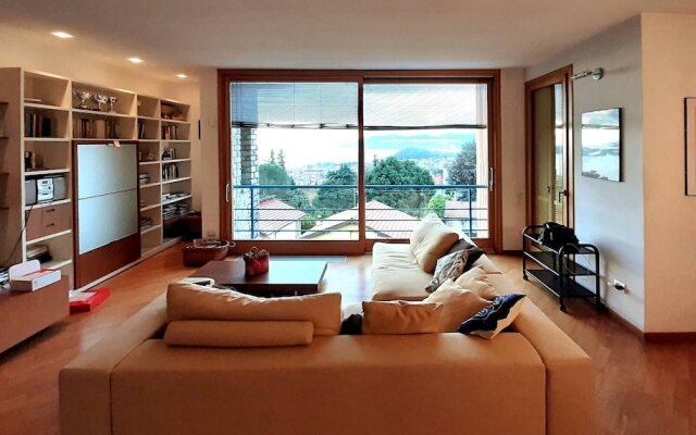 Casa Azalea Rossa - Luxury Lake View Home