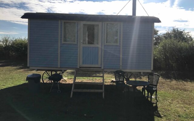 Elton Barn Fishery & Retreat