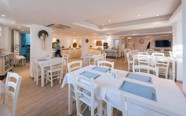 Aspalathras White Hotel