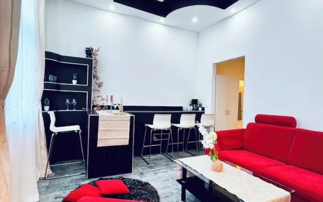 Budget 1BR Apt with Living Room AKH