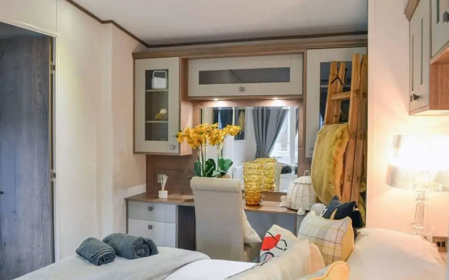 Luxury Boutique Style Lodge With hot tub