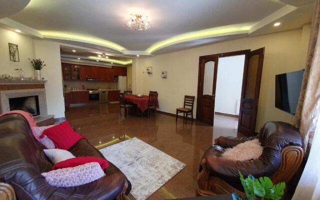 Cosy House with Private Pool and Barbecue Place