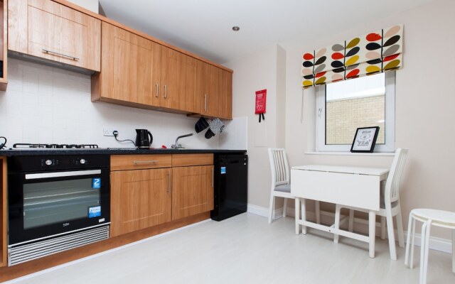 Homely, Hi-tech Modern Flat With Parking and gym