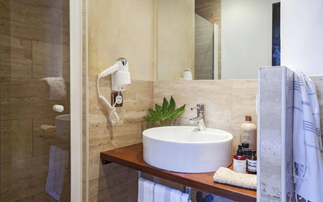 Ainb Born-damas Apartments