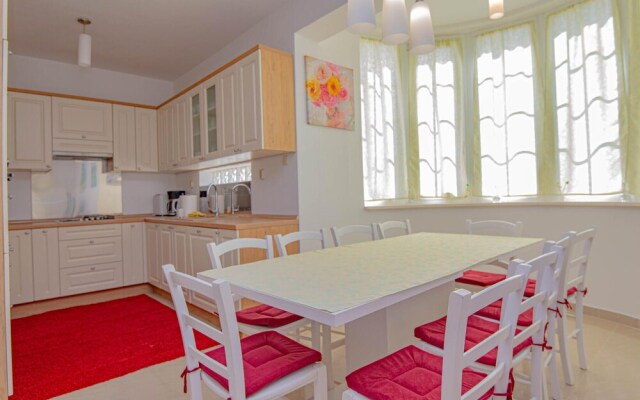 Stunning Home in Brodarica With Jacuzzi, Wifi and 4 Bedrooms