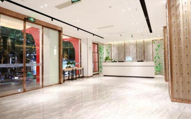 Ziyoudao Hotel (Haikou Haixiu Road Riyue Duty Free Shop)