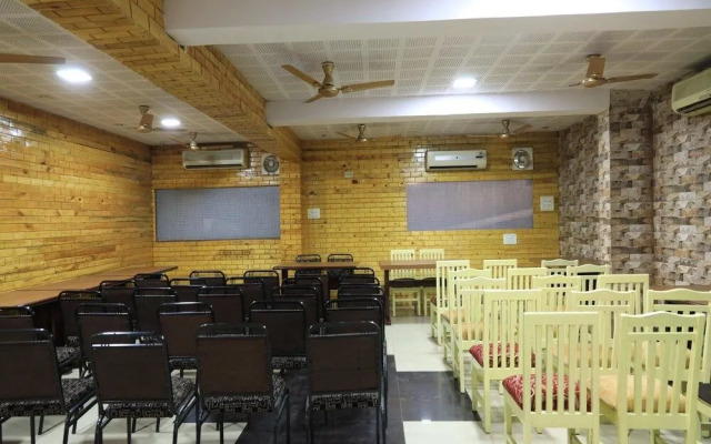 Hotel Rahul by OYO Rooms