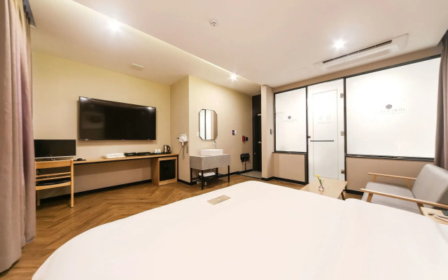 Le Idea Hotel