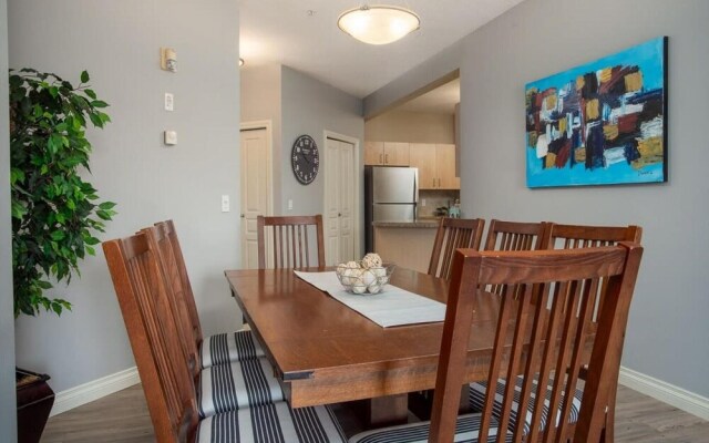Comfy Home Office Condo w Parking Balcony Coffee