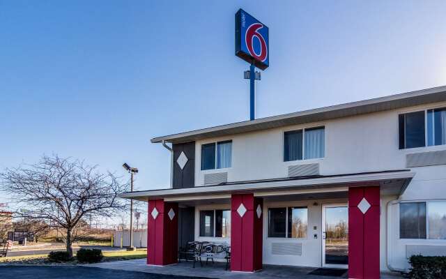 Motel 6 Barkeyville, PA