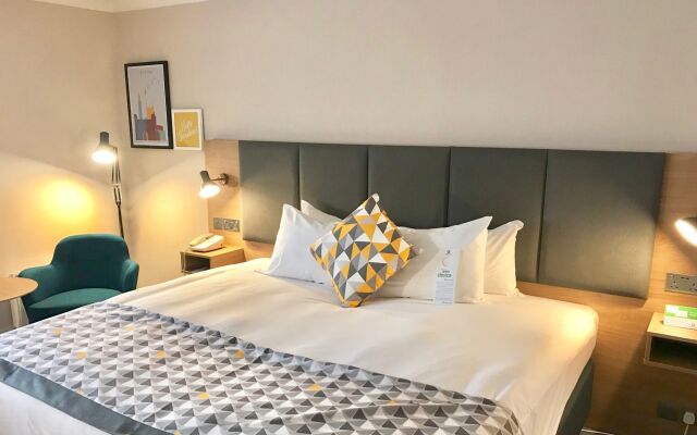 Holiday Inn Farnborough by IHG