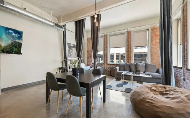 Beautiful 3bd Unit in Perfect Downtown Location