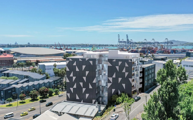 Augustus Haven Apartment with Parking