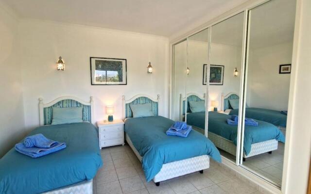 Spacious 3 bedroom apartment with seaview