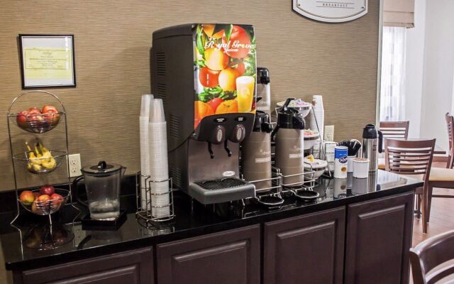 Garner Hotel Topeka West, by IHG