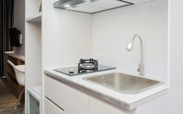 Clean and Tidy Studio Room at Tree Park Apartment