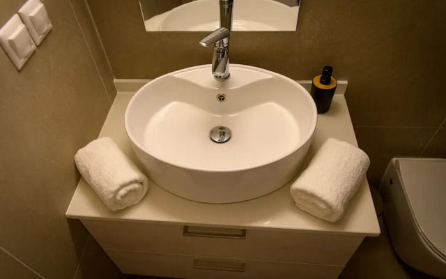Uni Island City Suites