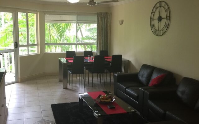 Cairns Golf Course Apartment