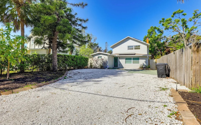 Saltwater Pool & Putting Green: Bradenton Oasis
