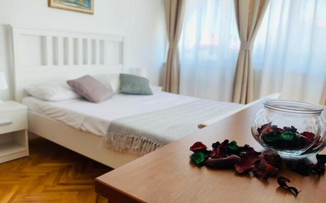Room in Guest Room - Linc Rooms & Apartments