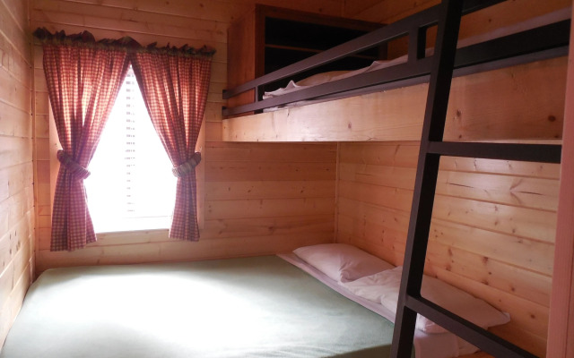 Snake River Cabin Village