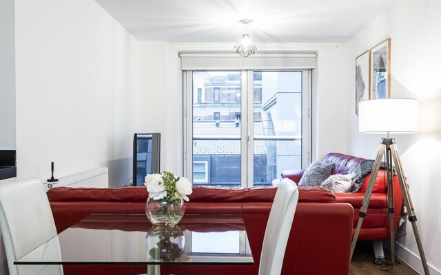 Leonard Street Apartment by Flexystays