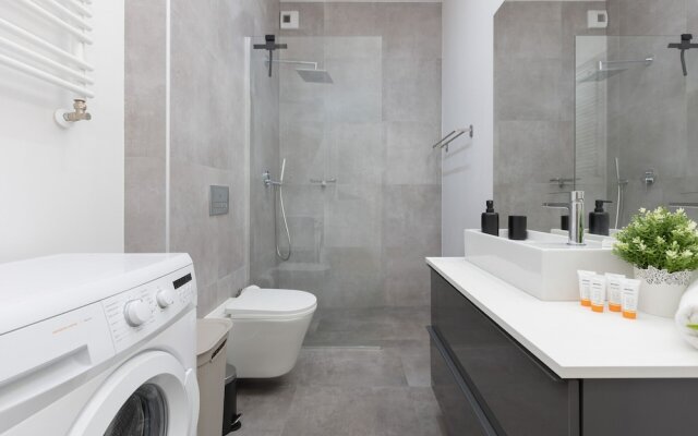 Warsaw Apartment Jurajska by Renters