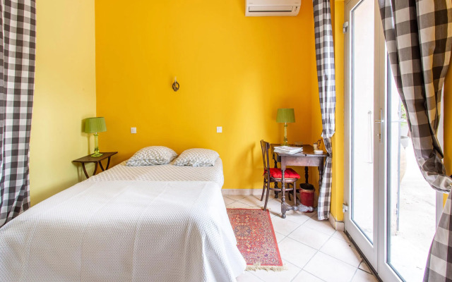 Tranquil holiday home in Cébazan with private pool