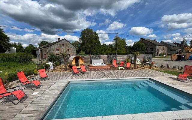 Spacious Holiday Home La Roche-en-Ardenne with Pool
