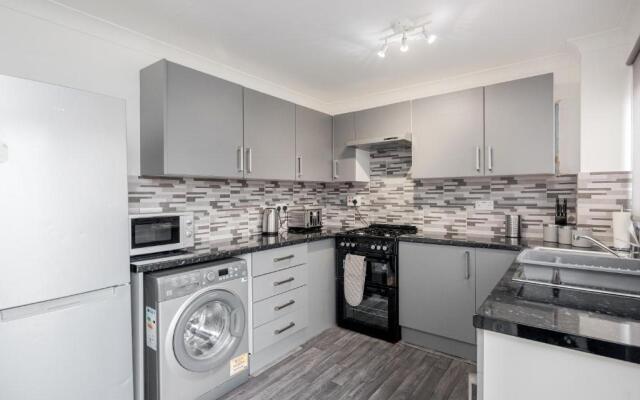 Tms Lovely 3 Bed House-tilbury-free Parking