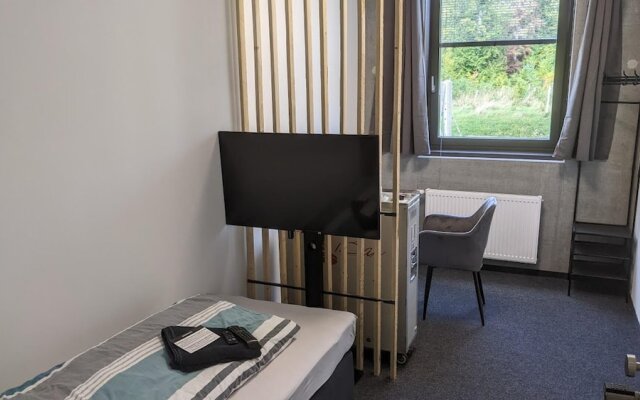 Boardingrooms Direct A8, Close to Stuttgart, 25min
