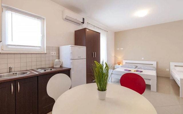 Ana - Free Parking - SA2